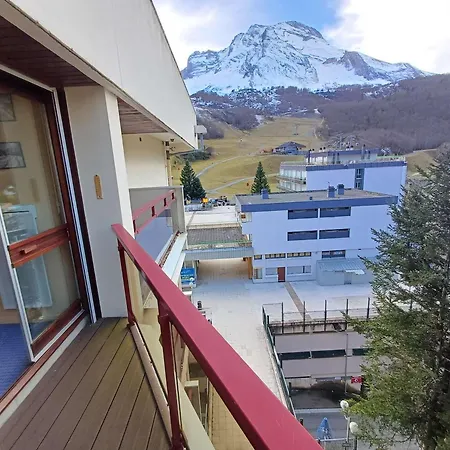 En Station Avec Ascenseur - Vue Pistes